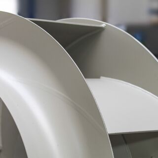 Detailansicht von lackierten Laufrad für Industrieventilator